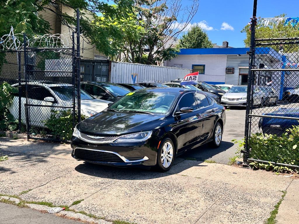 2016 Chrysler 200 Limited's photo